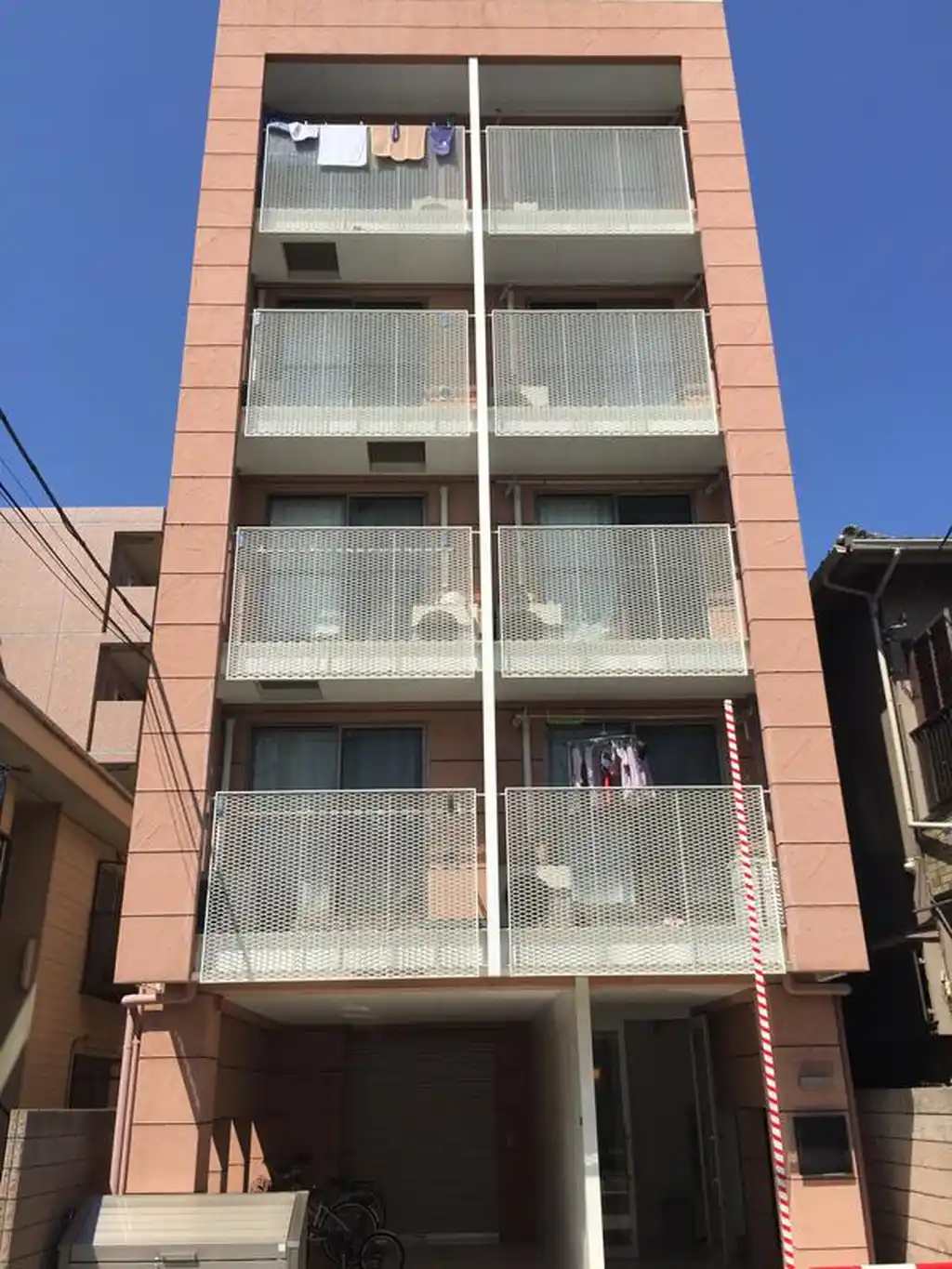マーチ 外観